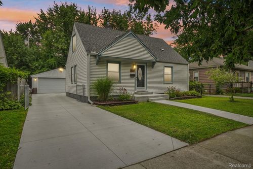 2017 Barrett Ave, Royal Oak, MI, 48067-3505 | Card Image