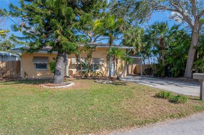 10549 94 Th Place, House other with 2 bedrooms, 1 bathrooms and null parking in Seminole FL | Image 1