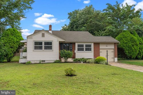 204 N Garden Blvd, BEVERLY, NJ, 08010-2135 | Card Image