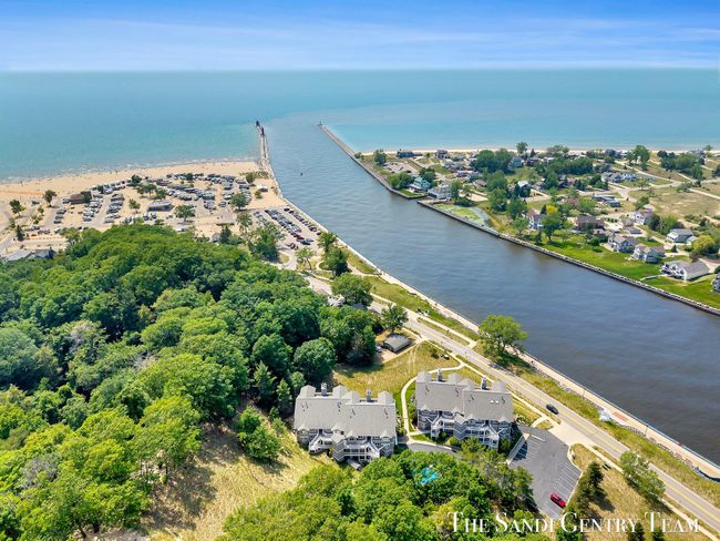 UNIT-21 - 810 S Harbor Dr, Condo with 3 bedrooms, 3 bathrooms and null parking in Grand Haven MI | Image 53