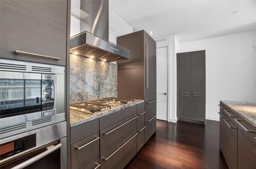 403-2900 Mckinnon St, Dallas, TX, 75201-1064 | Card Image