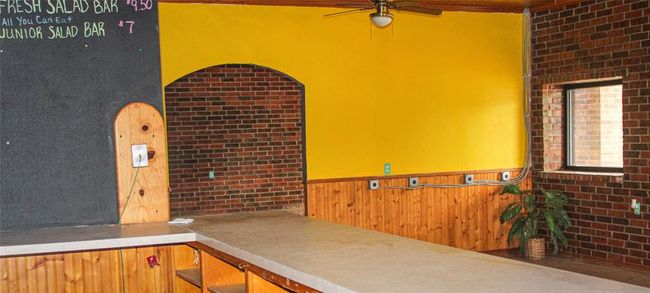 400 S Main St, House other with 2 bedrooms, 3 bathrooms and null parking in Jasper TX | Image 6