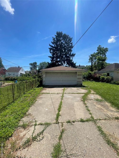 12070 Corbett St, Detroit, MI, 48213-1762 | Card Image