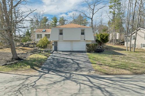 17 Harding Rd, Portsmouth, NH, 03801-5814 | Card Image