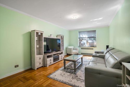 218-99-45 67th Road, New York, NY, 11375 | Card Image
