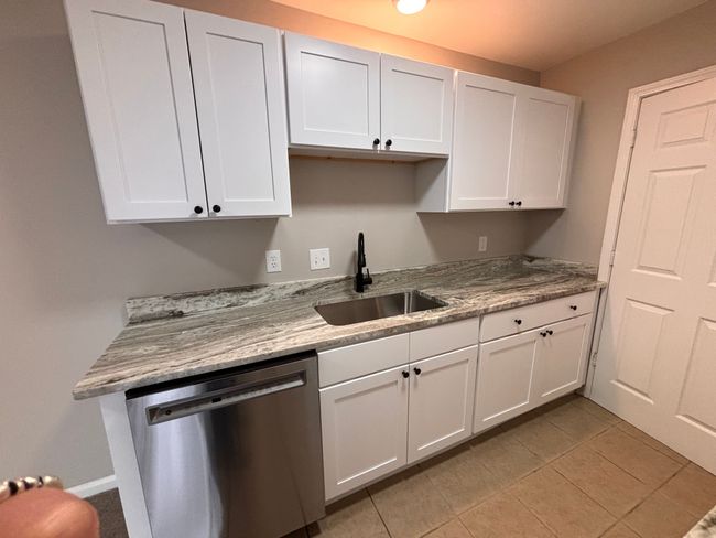 28177 Raleigh Crescent Dr, Condo with 2 bedrooms, 2 bathrooms and null parking in Chesterfield MI | Image 4