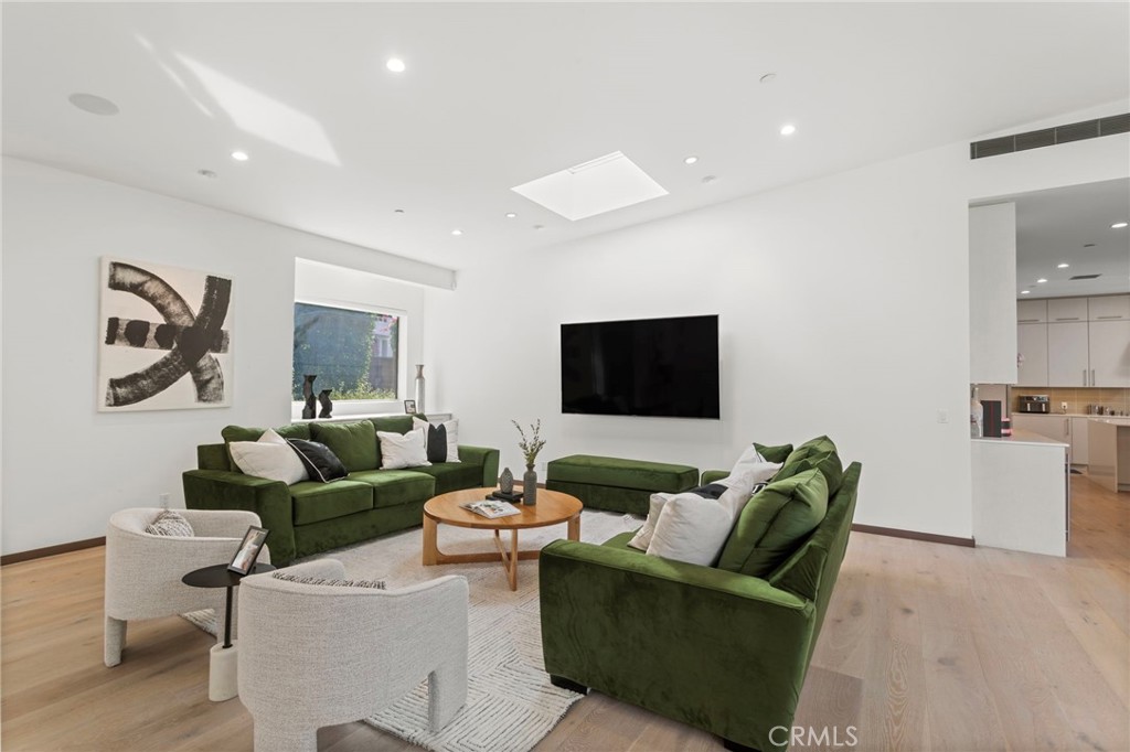 Residential in Encino 4