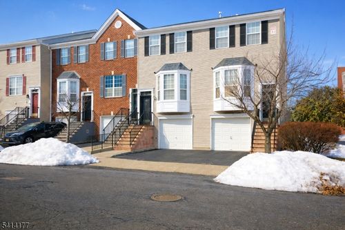 92 Perez Dr, Newark, NJ, 07103-3161 | Card Image