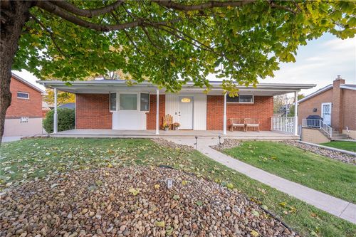 136 Long Dr, Irwin, PA, 15642-9487 | Card Image