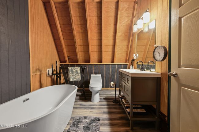 Bathroom # 2 | Image 17