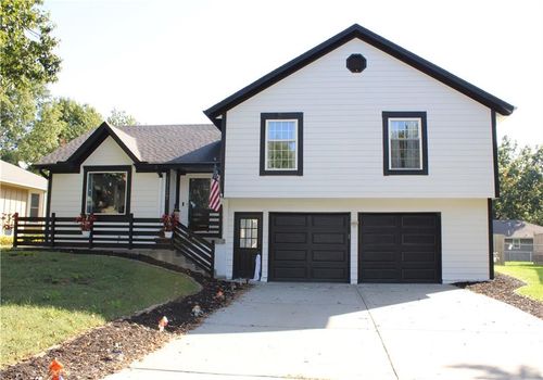1117 Ne Ridgeview Dr, Lee's Summit, MO, 64086-6702 | Card Image