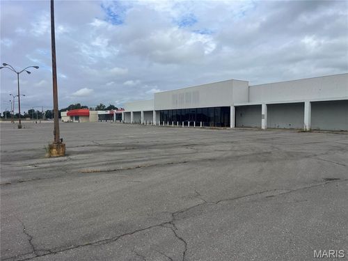 3 Charleston Plaza, Charleston, MO, 63834 | Card Image