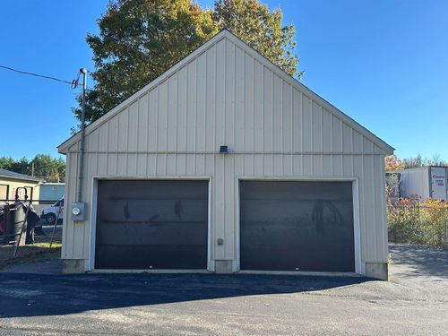 9-garage-197 N Main St, Boscawen, NH, 03303-1160 | Card Image