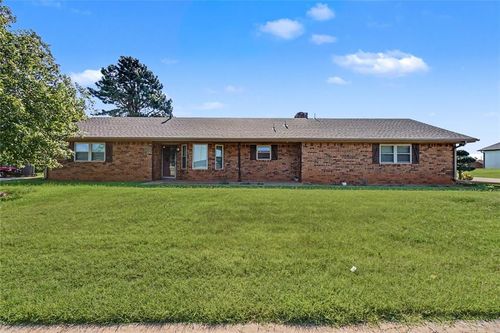 123 W Quail Dr, Cordell, OK, 73632-4805 | Card Image