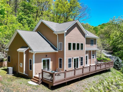 1033 Presidential Dr, Waynesville, NC, 28786-9533 | Card Image