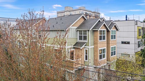 9501 Interlake Ave N, Seattle, WA, 98103-3323 | Card Image