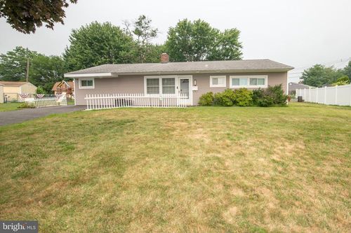 51 Serpentine Ln, LEVITTOWN, PA, 19055-2229 | Card Image