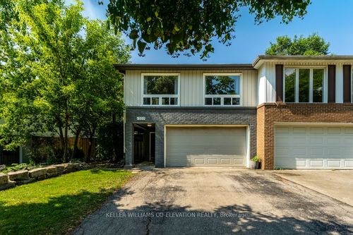 1555 Newlands Cres, Burlington, ON, L7M1P1 | Card Image