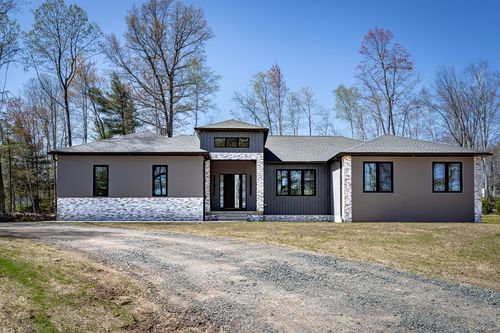 134 Russellville Rd, Westfield, MA, 01085-1156 | Card Image