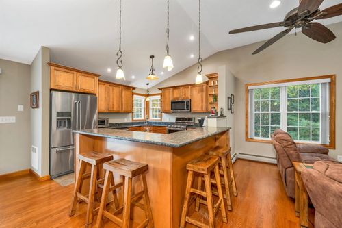 34 Elm St, Effingham, NH, 03882-8208 | Card Image