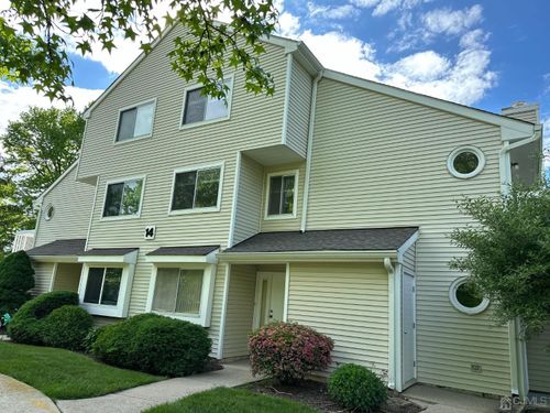 2 Wynwood Dr, Monmouth Junction, NJ, 08852-2022 | Card Image