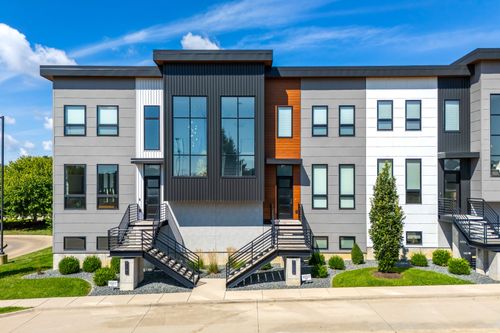 0-3255 Palmer Hills Ct, Bettendorf, IA, 52722-3477 | Card Image