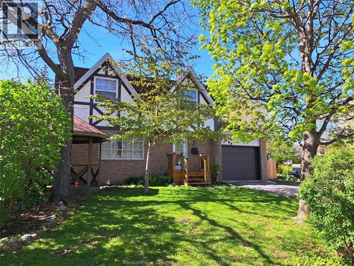 343 Brien Avenue W, Essex, ON, N8M1W7 | Card Image