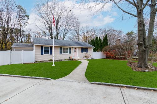 21 Wabil Rd, Miller Place, NY, 11764-2818 | Card Image