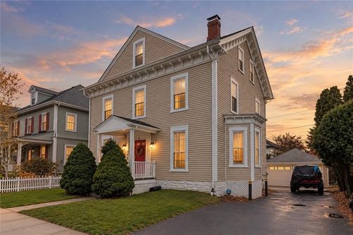1-5 Elliot Pl, Newport, RI, 02840-5800 | Card Image