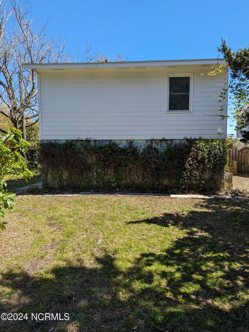 110 Gordon St, Beaufort, NC, 28516-2233 | Card Image
