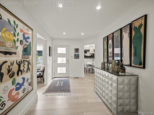 6420 Apple Grove Ln, Bloomfield Hills, MI, 48301-1336 | Card Image