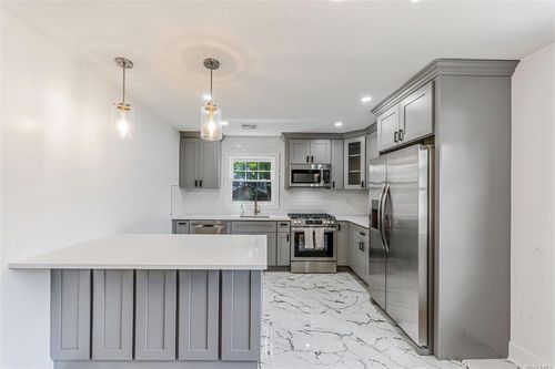 50 Laurel St, Floral Park, NY, 11001-2824 | Card Image