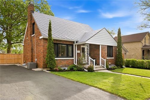 422 Duke St, Cambridge, ON, N3H3T1 | Card Image