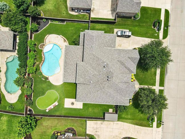 Aerial view of a pool area | Image 40