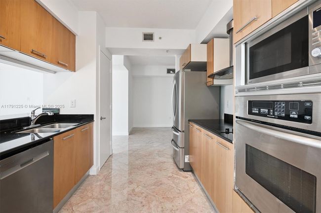 302 - 5970 Indian Creek Dr, Condo with 3 bedrooms, 3 bathrooms and null parking in Miami Beach FL | Image 5