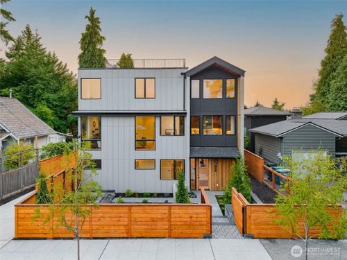 7533 31st Ave Ne, Seattle, WA, 98115-4701 | Card Image