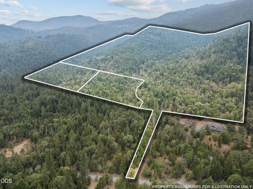 9433 W Evans Creek Rd, Rogue River, OR, 97537-9743 | Card Image