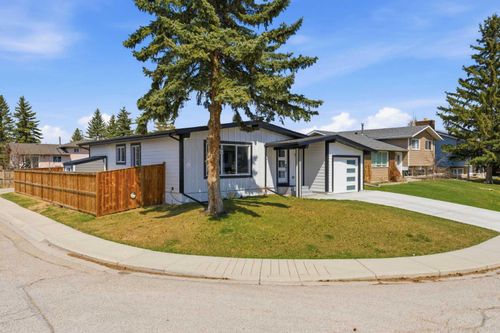 428 Queen Anne Way Se, Calgary, AB, T2J4R9 | Card Image
