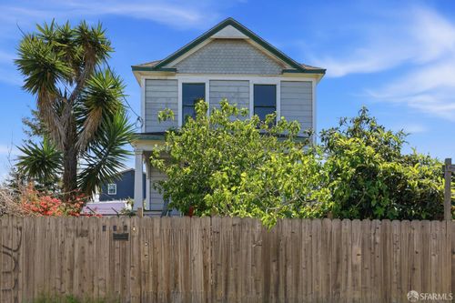979 Grace Ave, Oakland, CA, 94608-2717 | Card Image