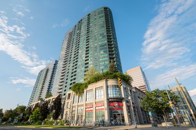 807 - 15 Greenview Ave, Condo with 2 bedrooms, 2 bathrooms and 1 parking in North York ON | Image 1