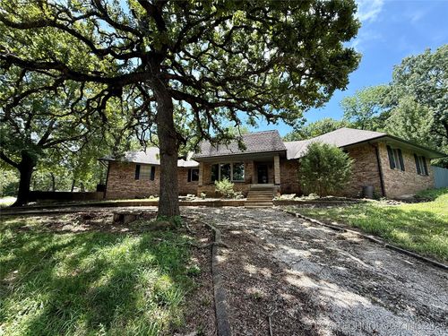 331 Chickasaw Dr, Ada, OK, 74820-8374 | Card Image