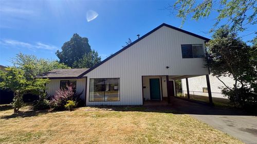 1871 Fairburn Dr, Victoria, BC, V8N5B4 | Card Image