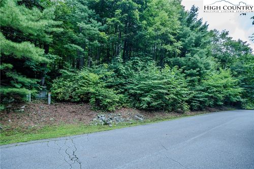 9 Oak St, Linville, NC, 28646 | Card Image