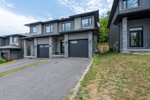 8-17 Cascade Lane, Huntsville, ON, P1H1Y3 | Card Image
