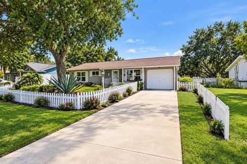 35 Hickory Track Way, Ocala, FL, 34472-2461 | Card Image