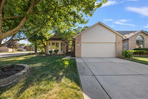 43410 Pointe Dr, Clinton Township, MI, 48038-4834 | Card Image