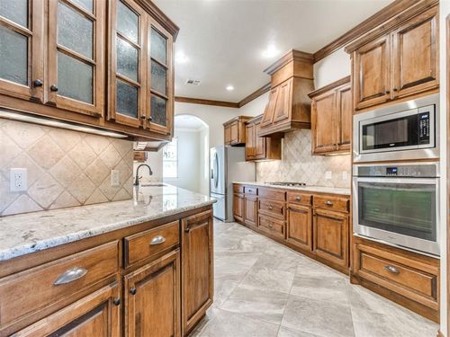 11917 Dornick Cir, Oklahoma City, OK, 73162-6906 | Card Image