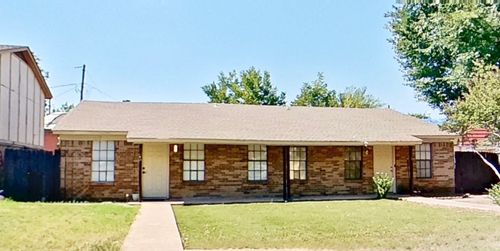 502 Norwood Cir W, Arlington, TX, 76013-7047 | Card Image