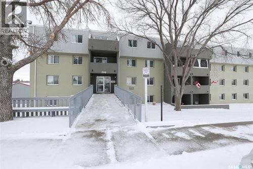 590 Laurier St W, Moose Jaw, SK, S6H6X6 | Card Image