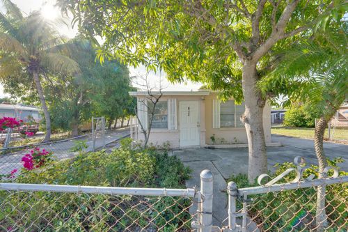 813 Truman St, Lake Worth Beach, FL, 33460-5548 | Card Image